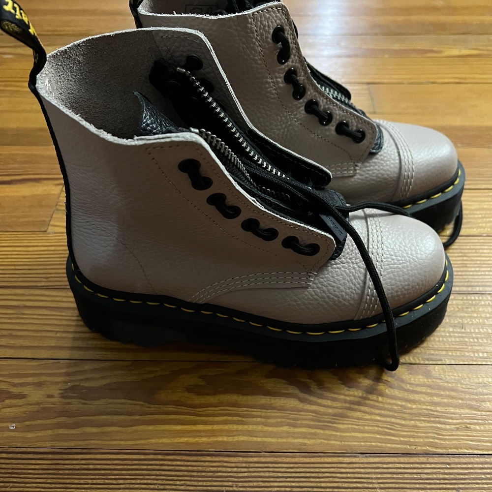 Women’s Sr. Martens